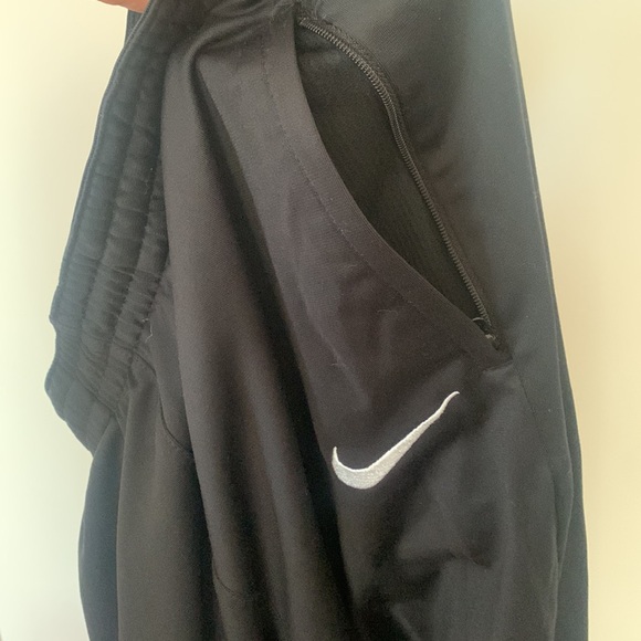 Nike Joggers - Picture 3 of 5